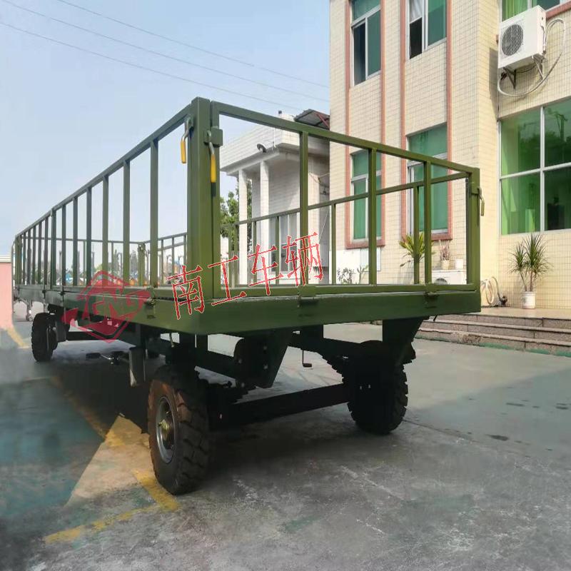 5吨护栏三亿在线登录-三亿(中国) 全挂底盘拖车 军绿色