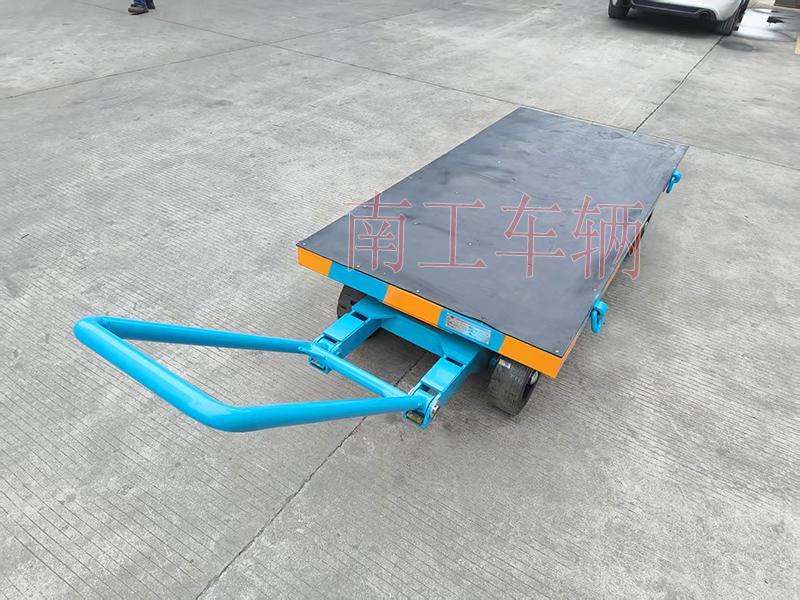 3吨小型三亿在线登录-三亿(中国) 带橡胶垫工具车