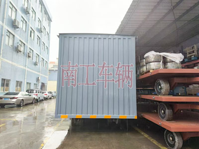 10吨箱式三亿在线登录-三亿(中国)两侧带卷帘门4I.jpg