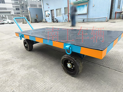 3吨小型三亿在线登录-三亿(中国) 带橡胶垫工具车4I.jpg