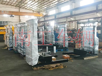 交通指示屏升降工具车3I.jpg