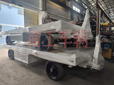 35吨双牵引重型三亿在线登录-三亿(中国) 白色2I.jpg